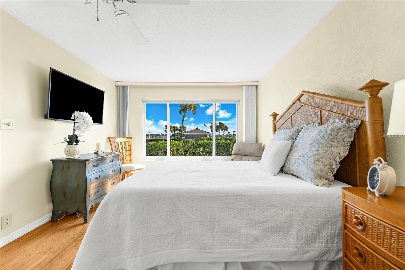 Image 13 of 62 For 8897 Midnight Pass Road 105