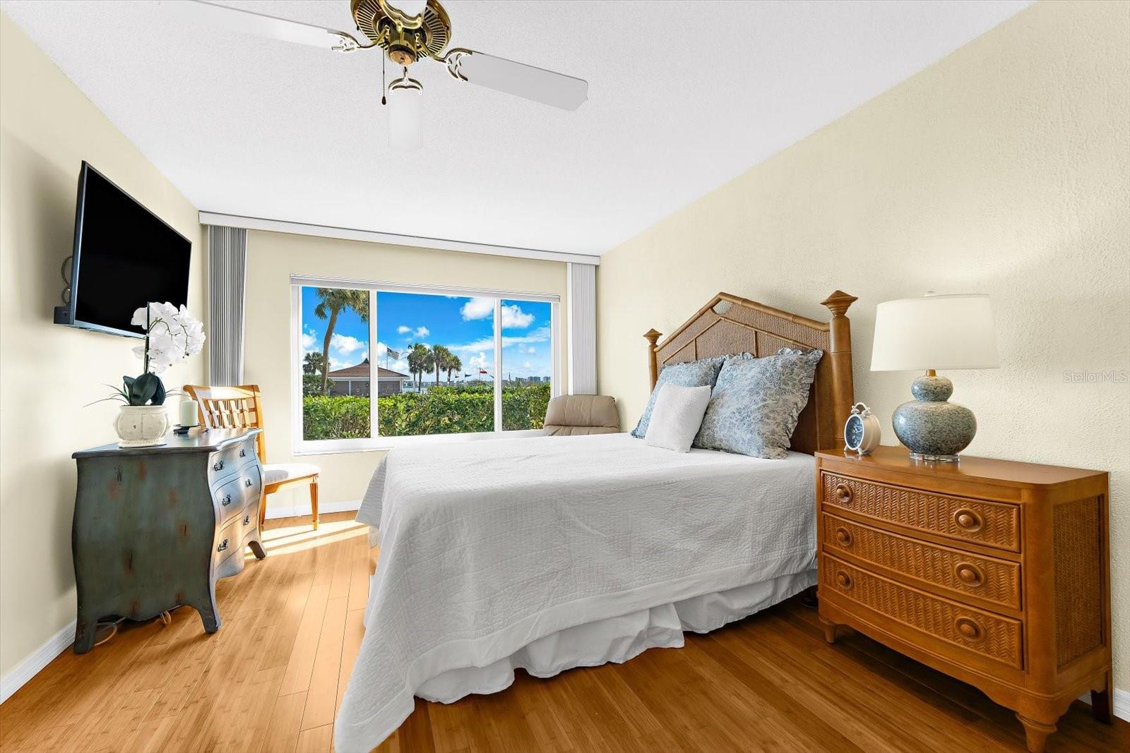 Image 14 of 62 For 8897 Midnight Pass Road 105