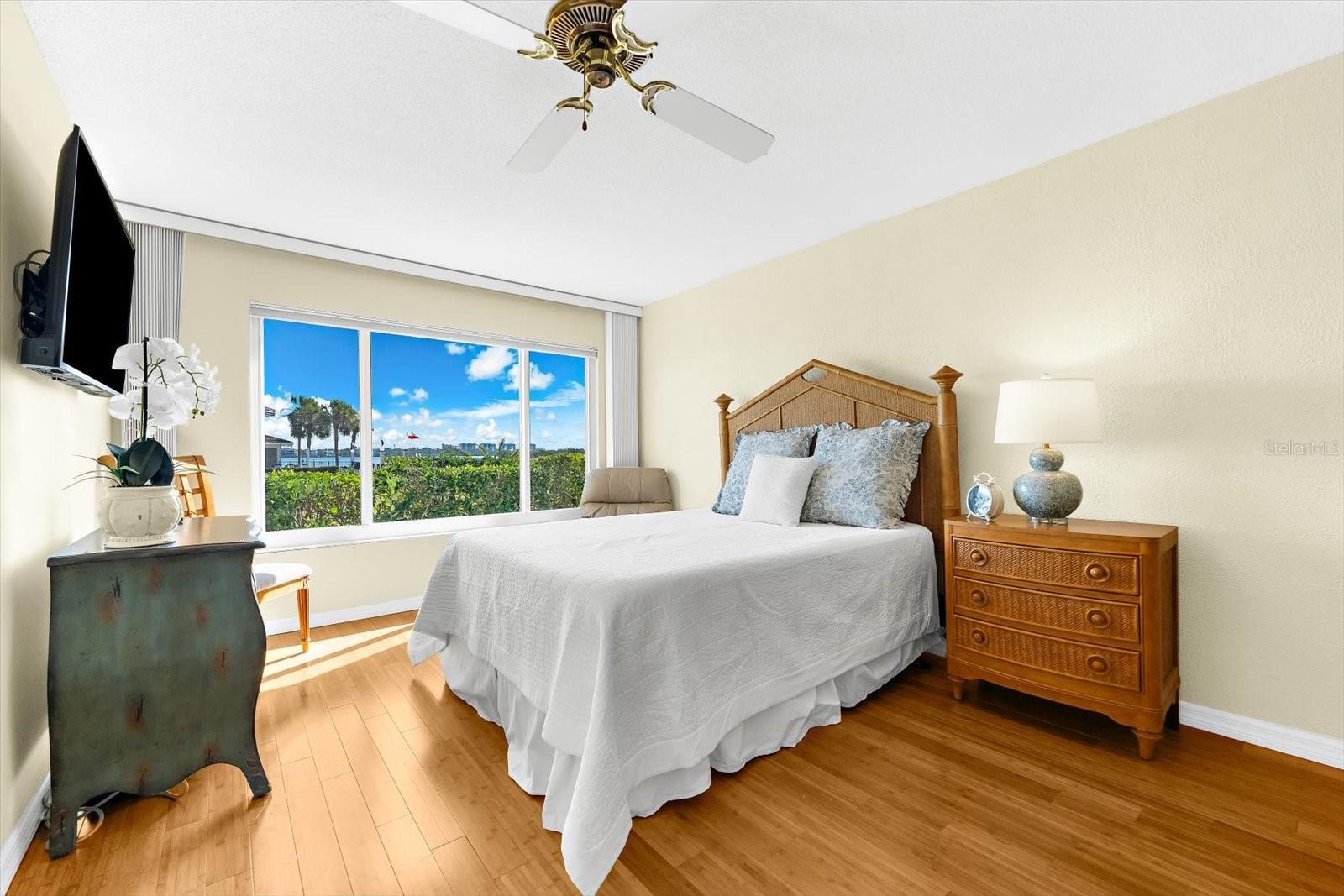 Image 15 of 62 For 8897 Midnight Pass Road 105