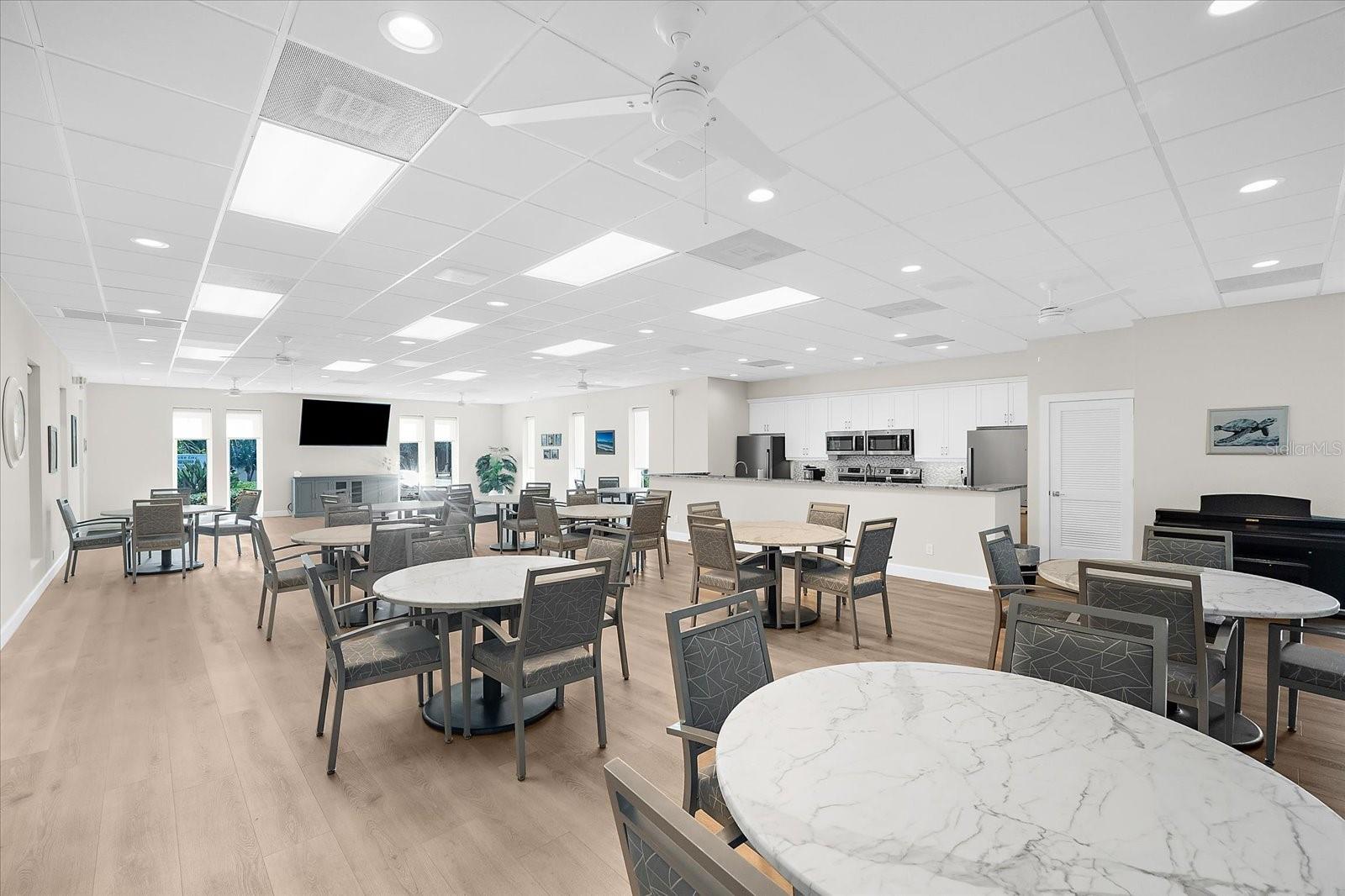 Image 37 of 62 For 8897 Midnight Pass Road 105