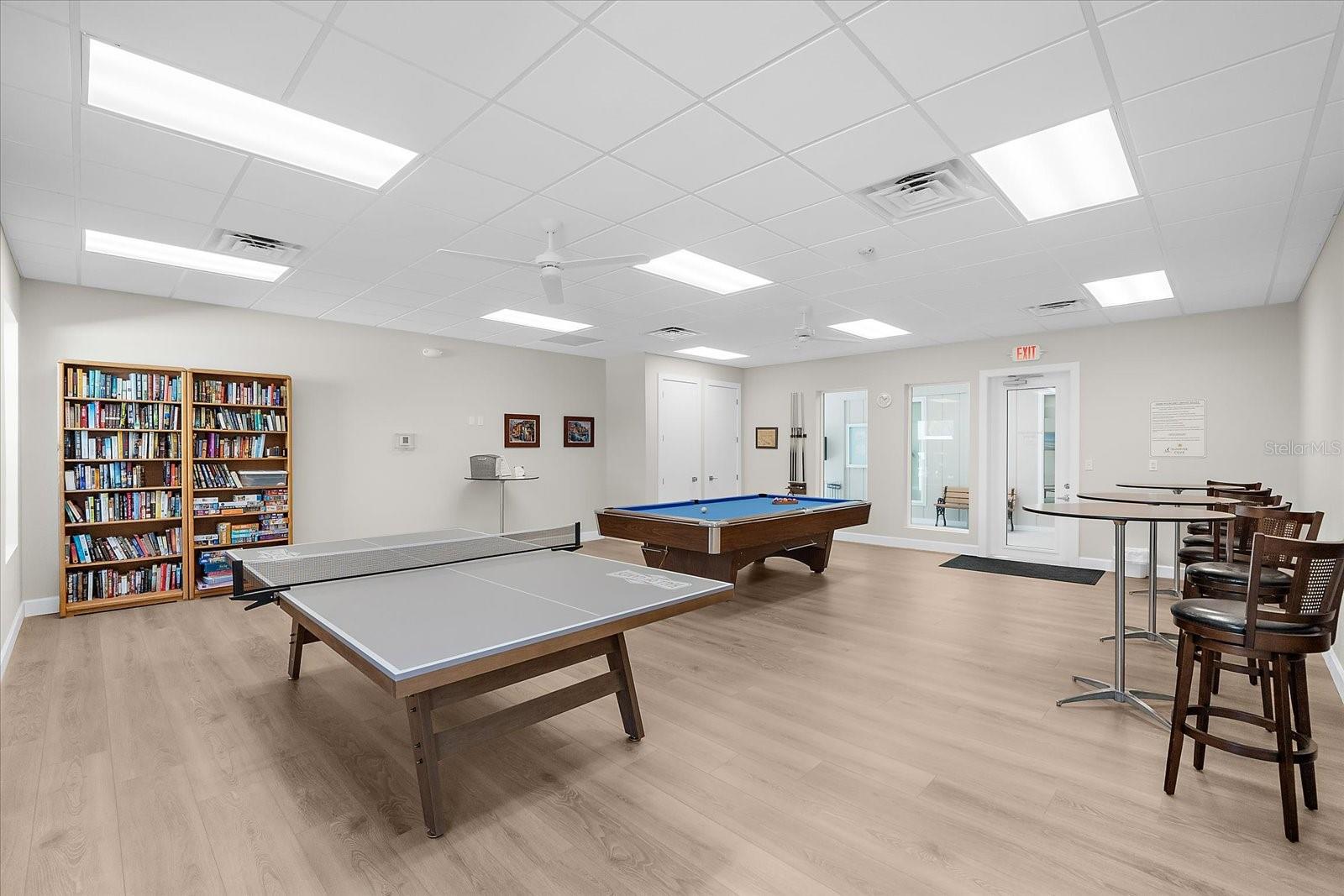 Image 38 of 62 For 8897 Midnight Pass Road 105