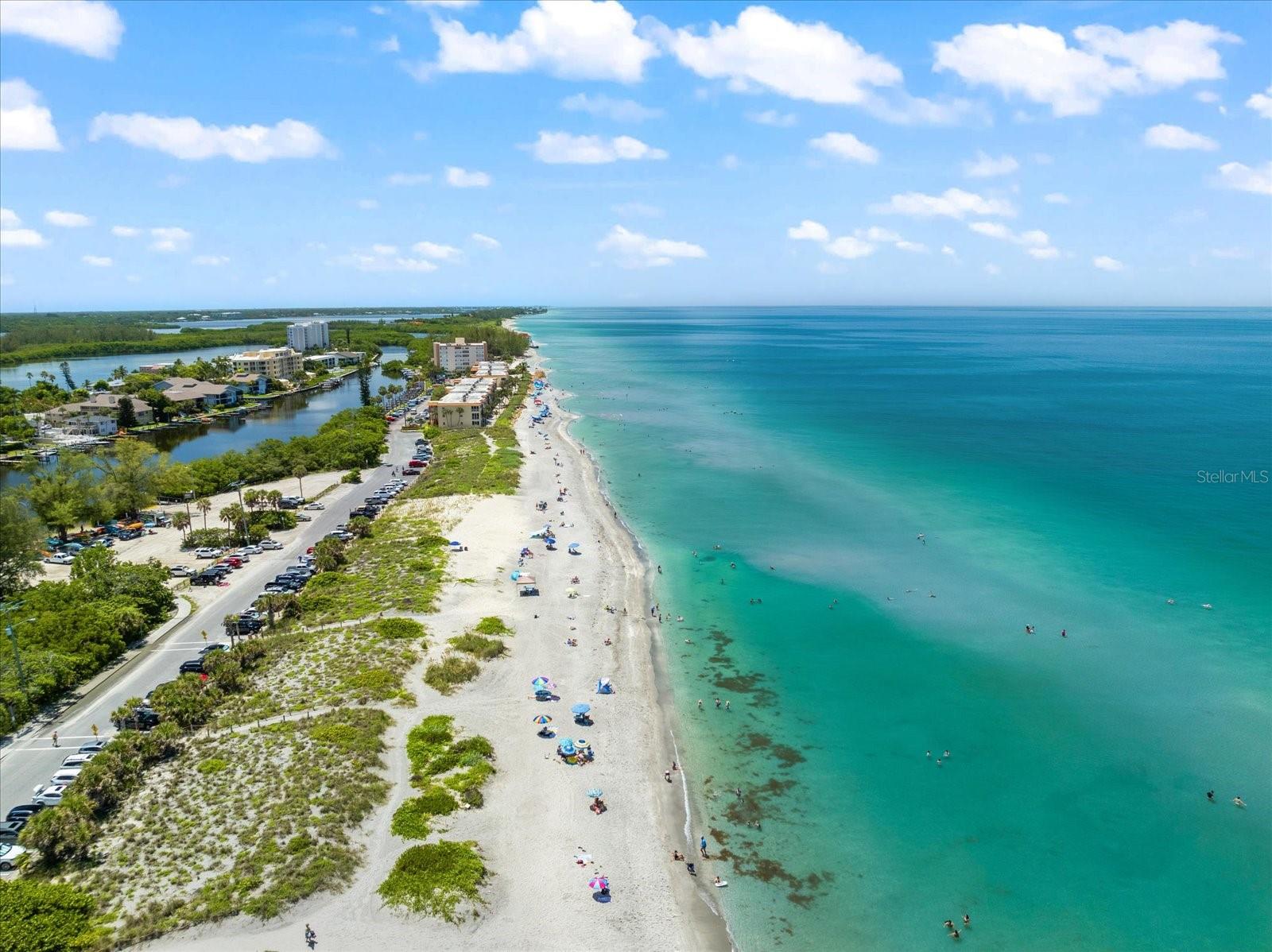 Image 52 of 62 For 8897 Midnight Pass Road 105