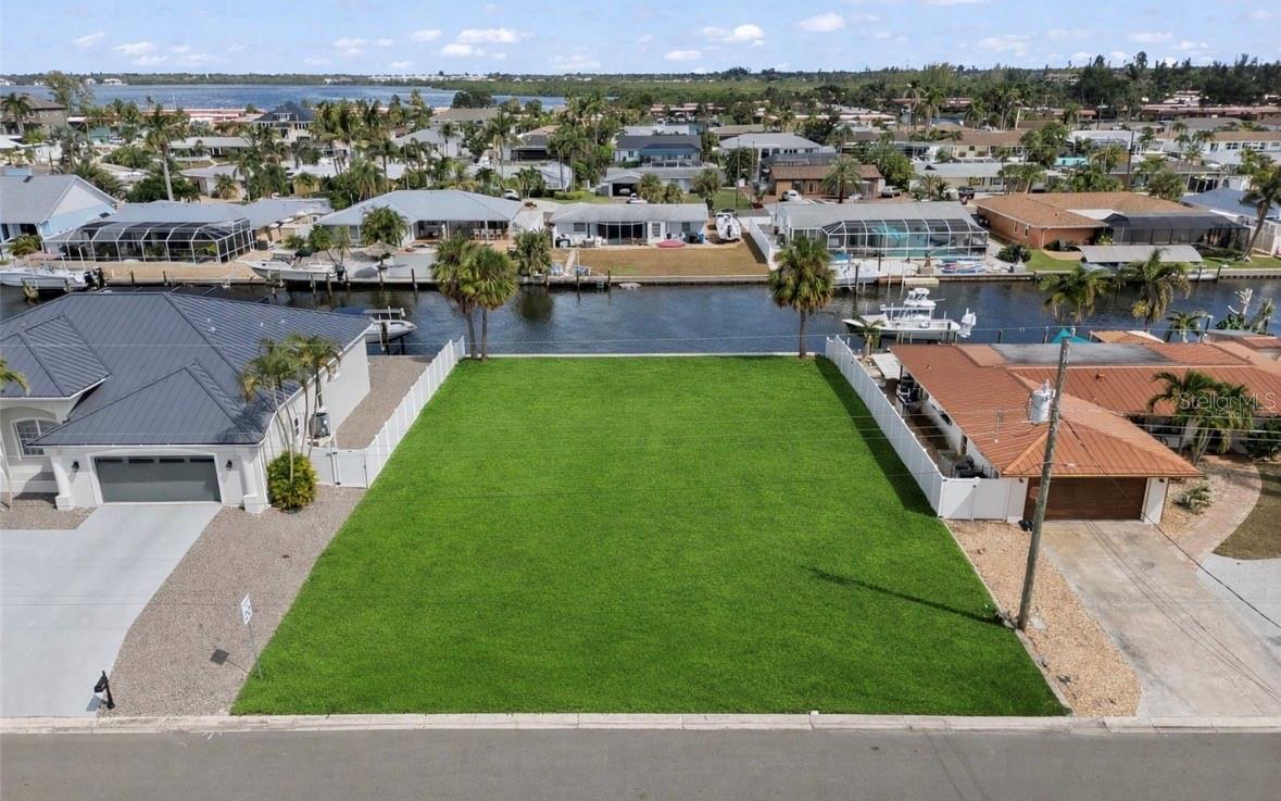 Image 3 of 28 For 4007 Coconut Terrace