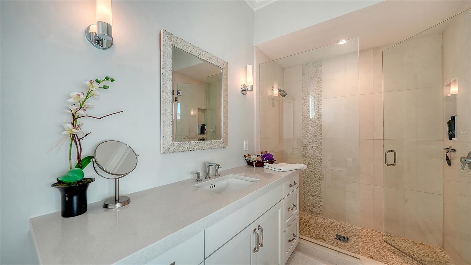 Listing photo id 38 for 119 Warbler Lane