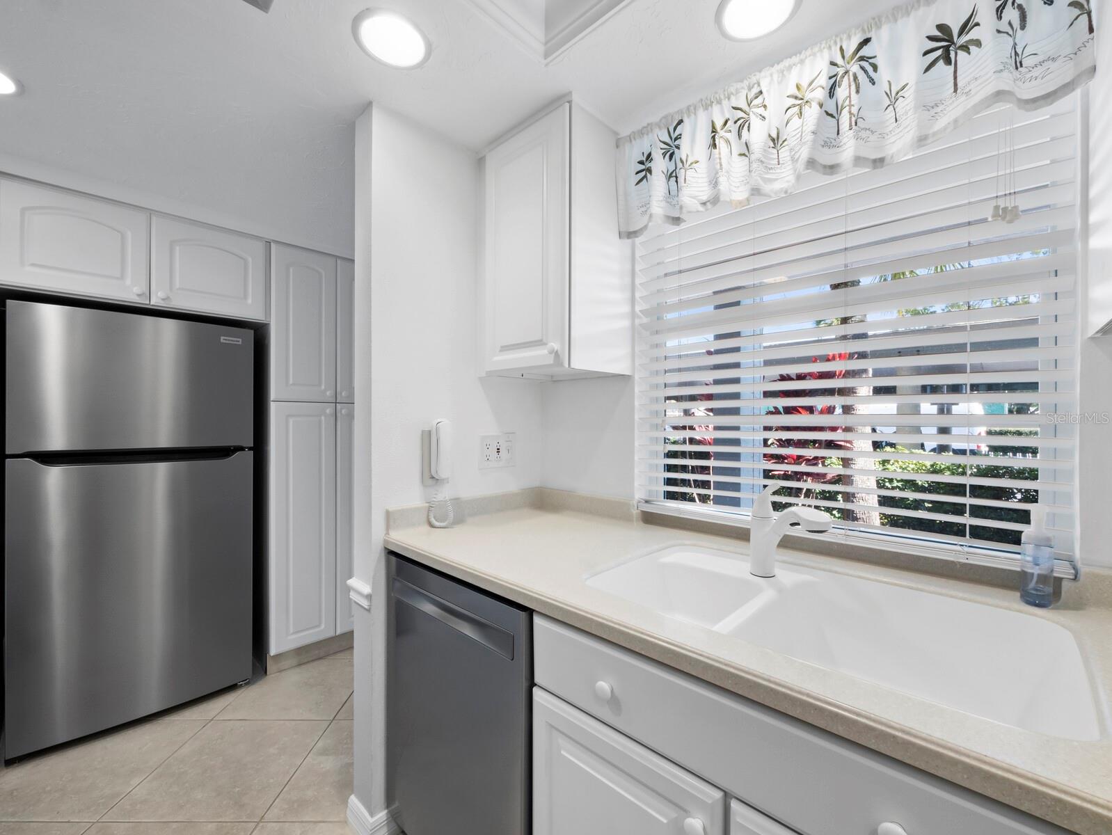 Image 8 of 69 For 4320 Falmouth Drive 103