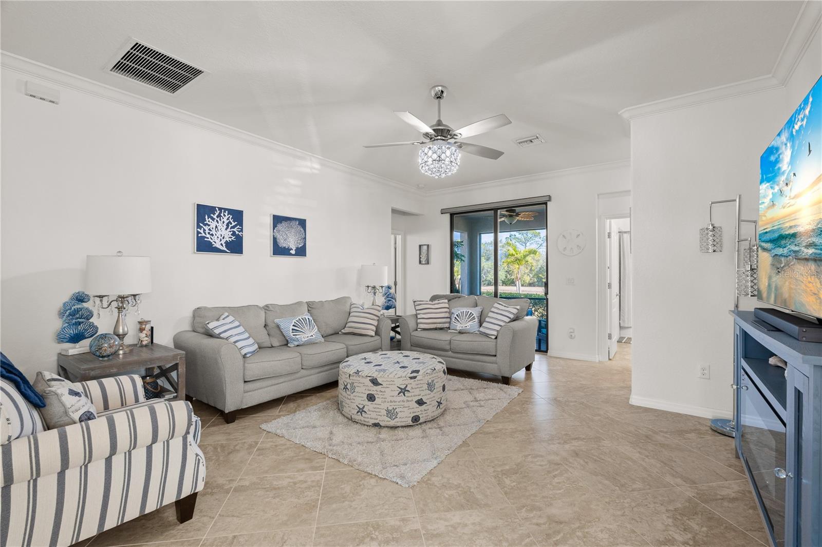 Listing photo id 9 for 17233 Blue Ridge Place