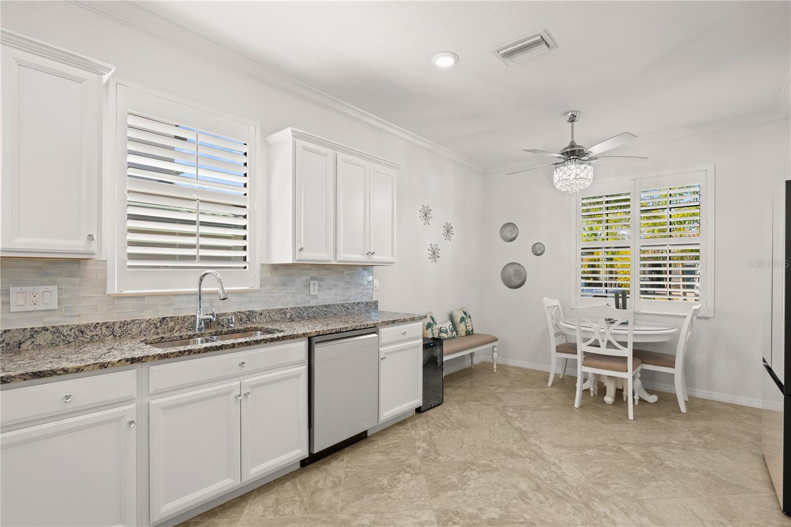 Listing photo id 18 for 17233 Blue Ridge Place