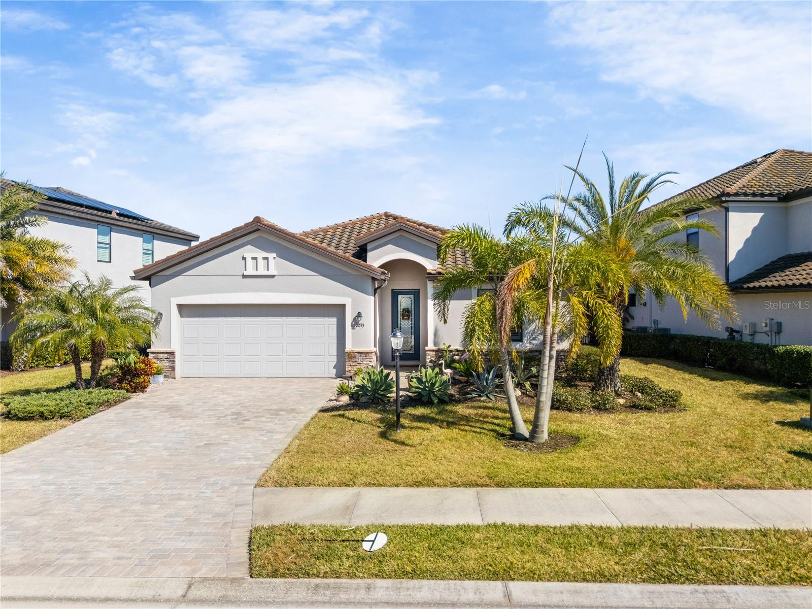 Listing photo id 1 for 17233 Blue Ridge Place