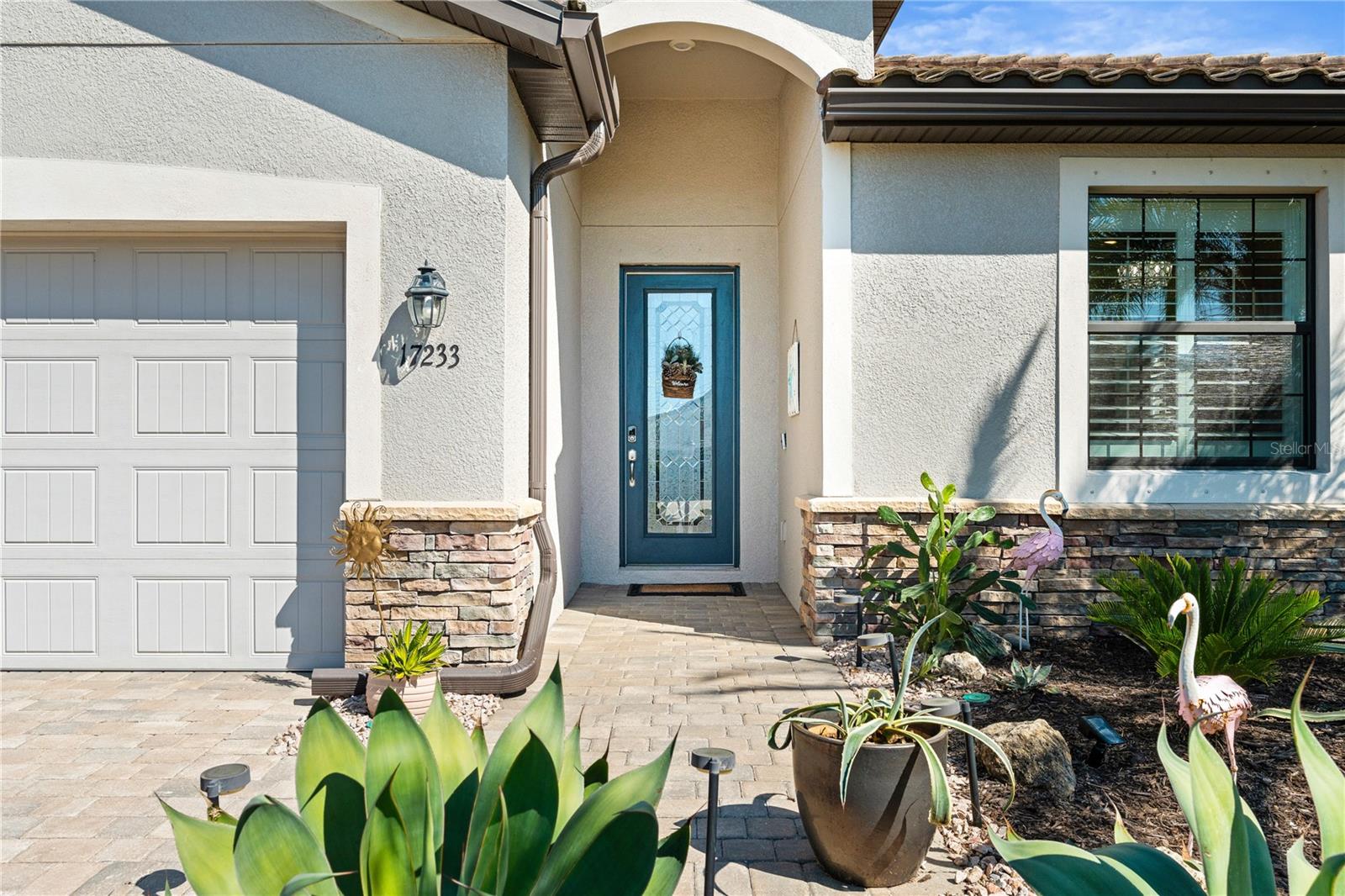 Listing photo id 4 for 17233 Blue Ridge Place