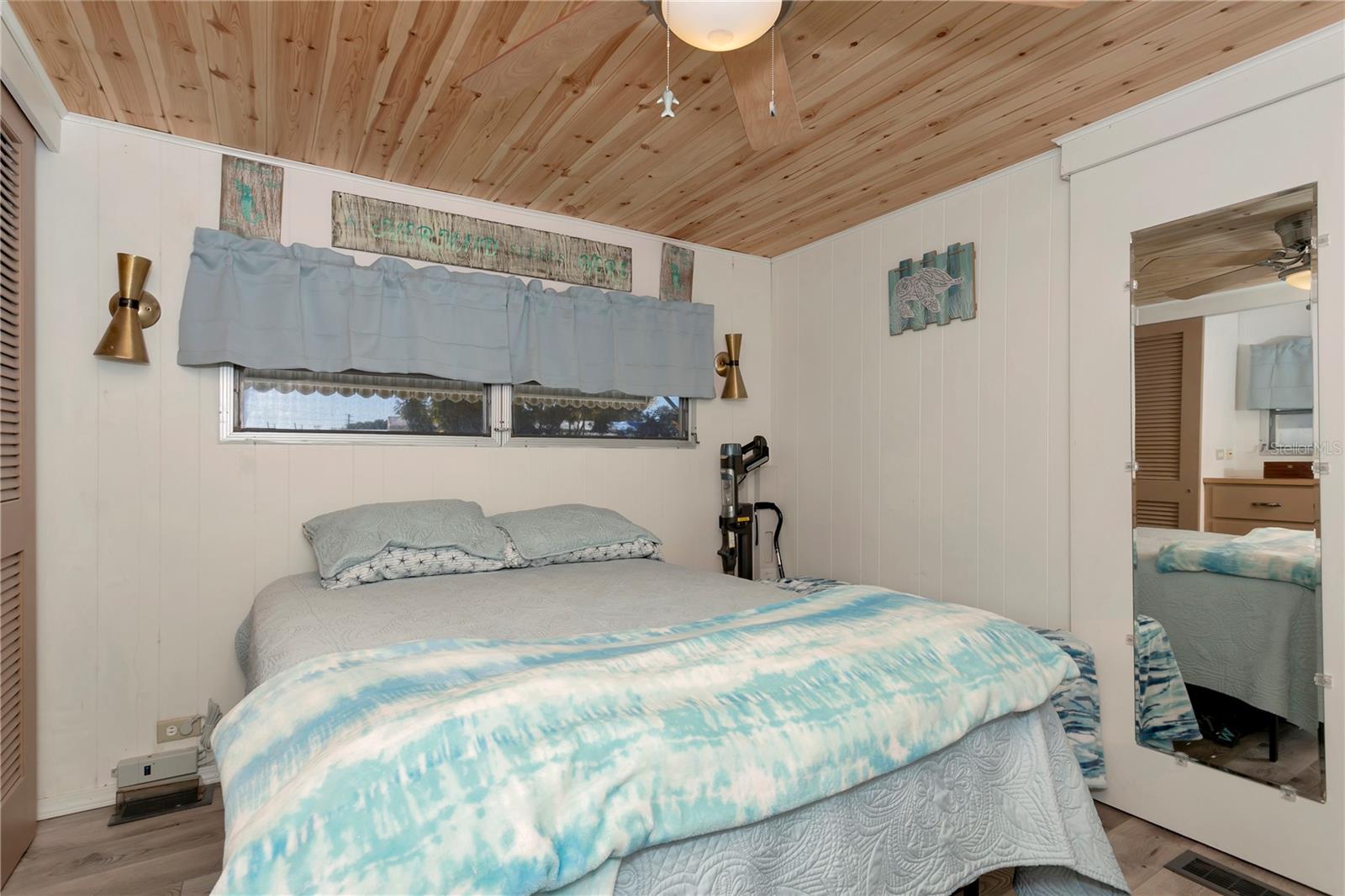 Image 6 of 43 For 5127 8th Street W