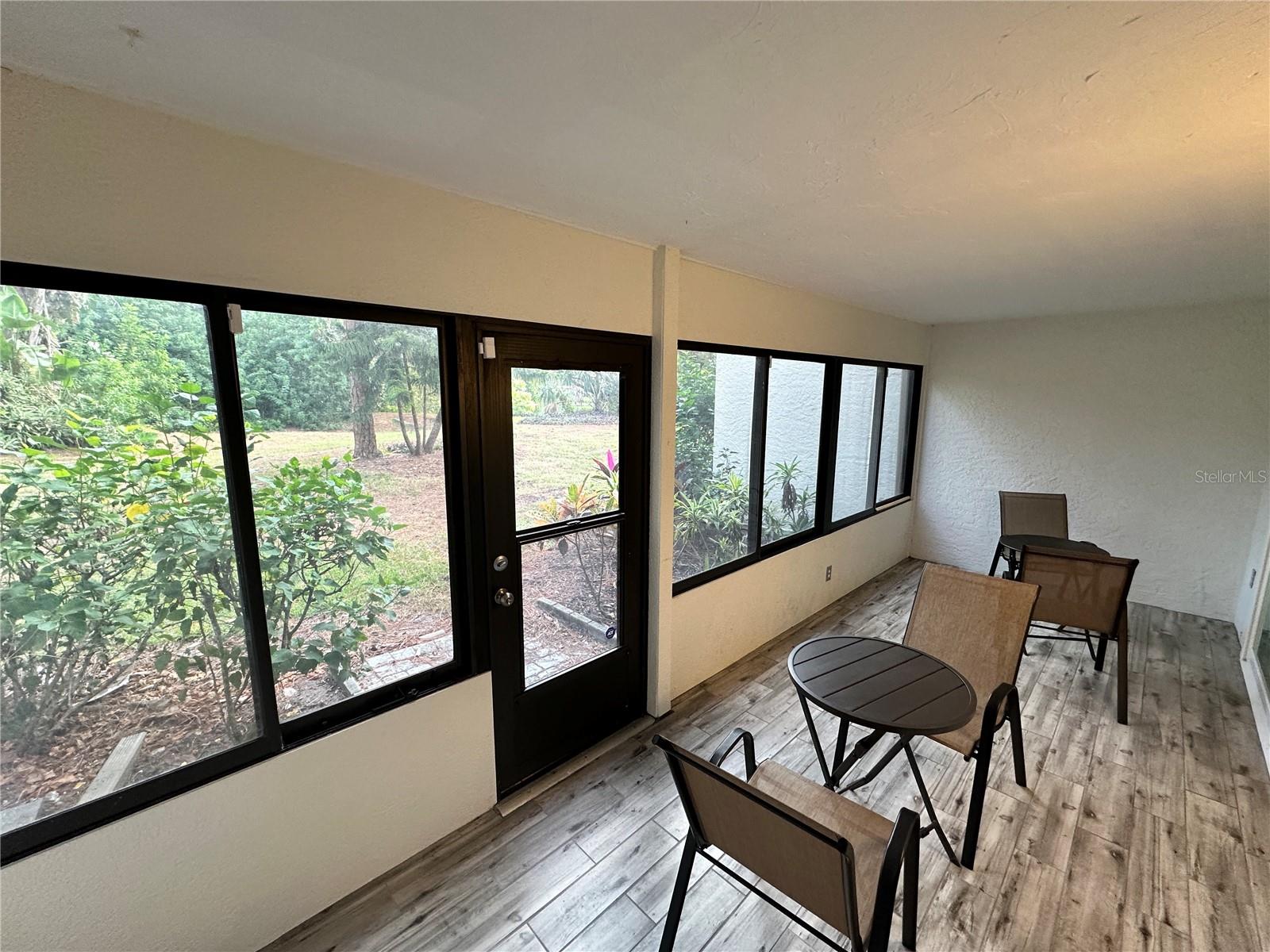 Image 11 of 28 For 645 Woodlawn Drive