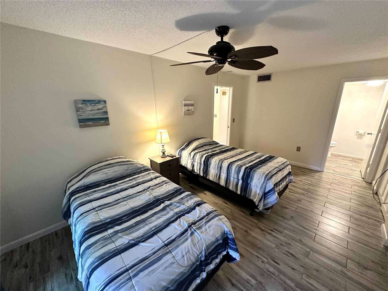 Image 14 of 28 For 645 Woodlawn Drive