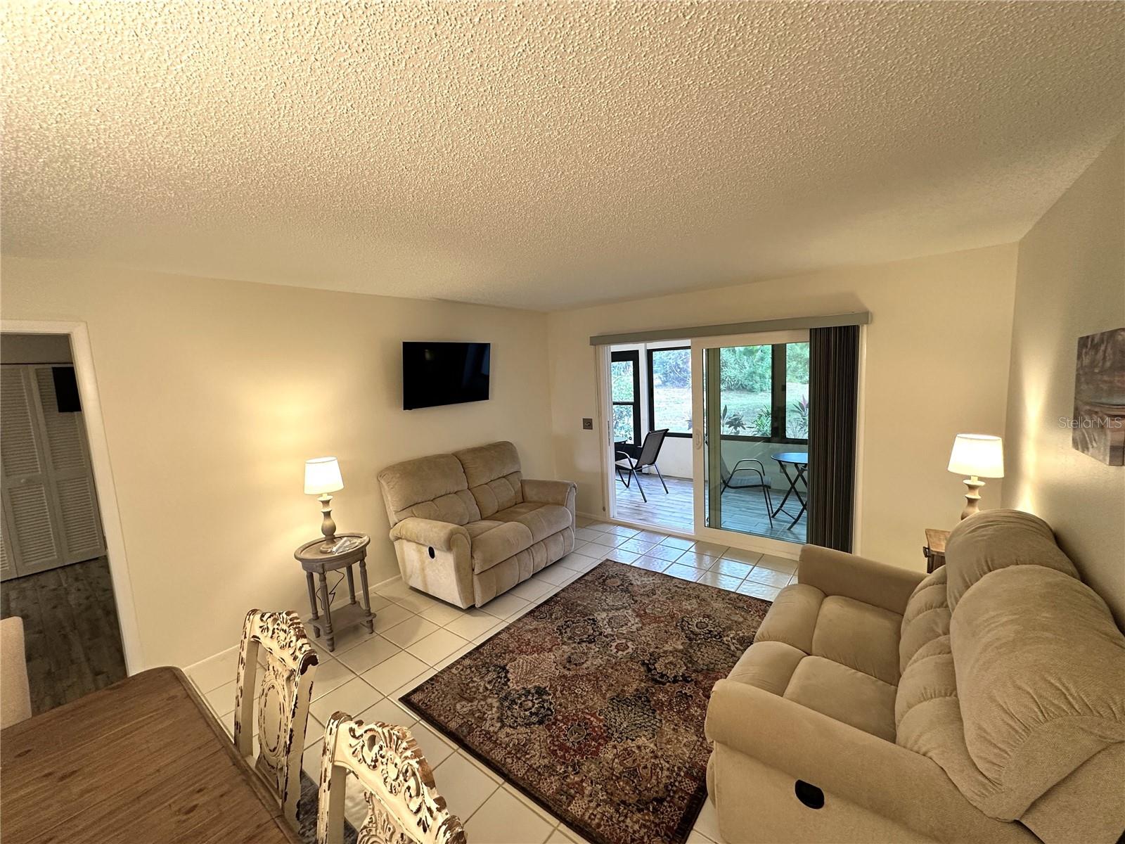 Image 7 of 28 For 645 Woodlawn Drive