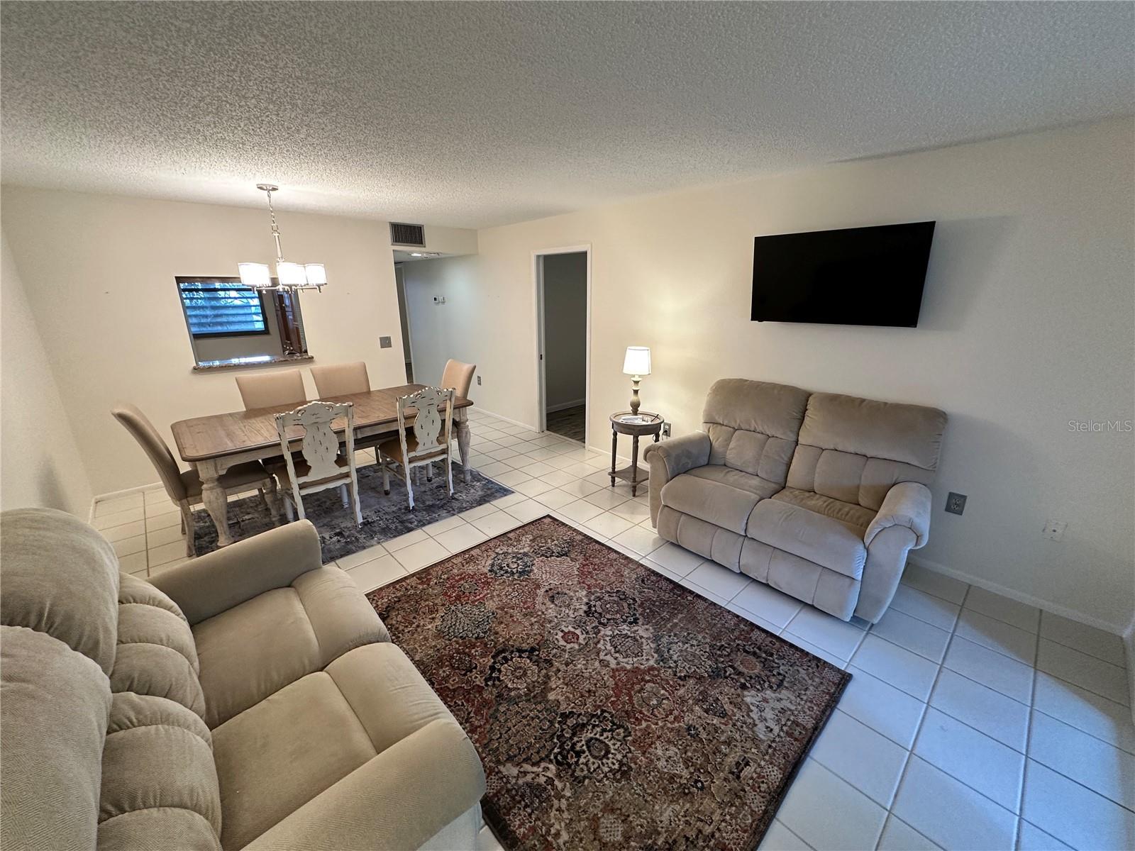 Image 9 of 28 For 645 Woodlawn Drive