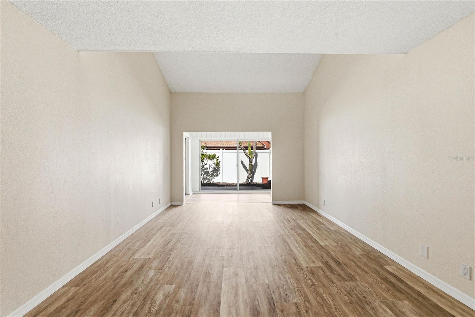 Image 13 of 45 For 2054 Sunset Point Road 35