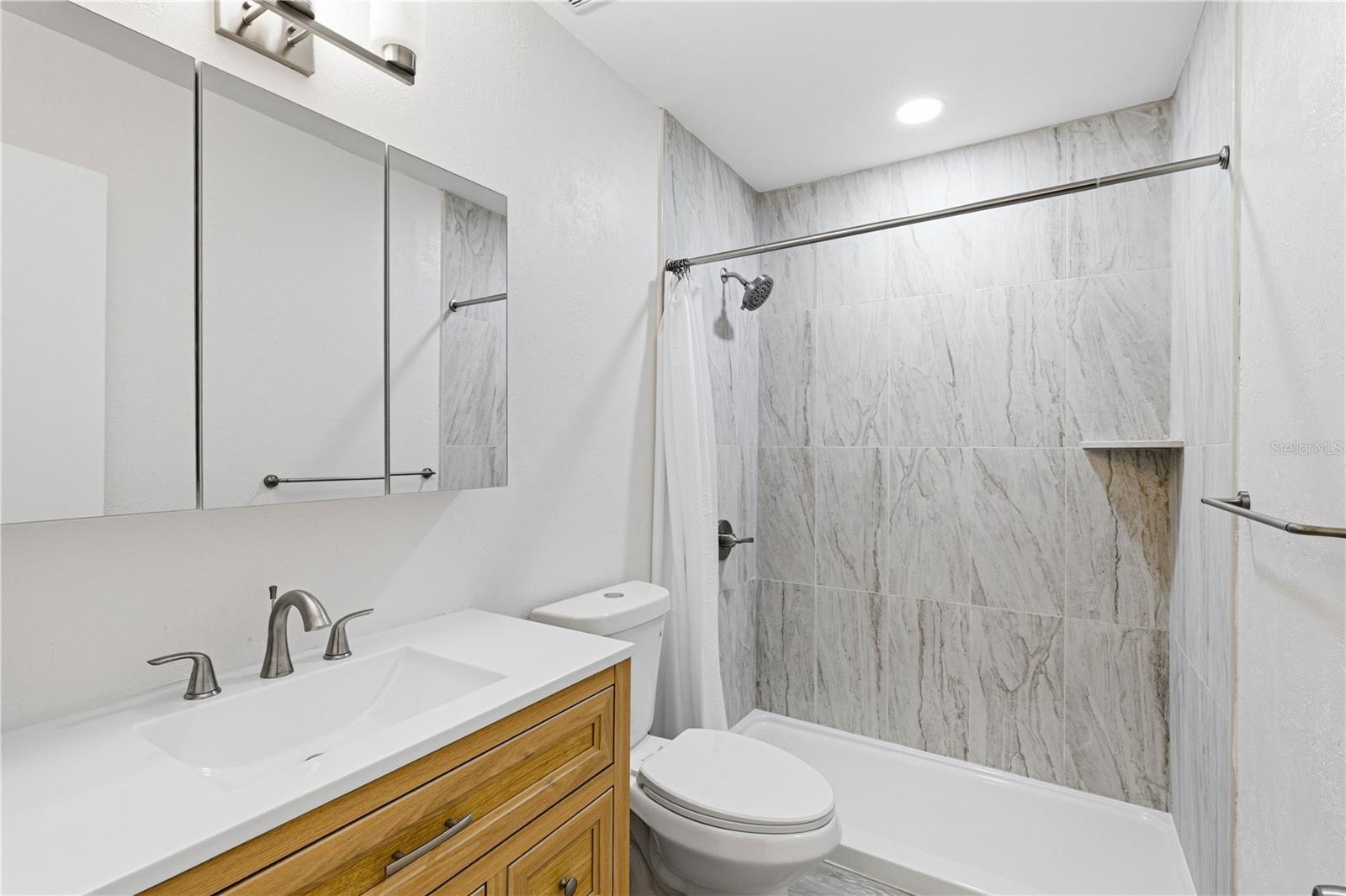 Image 20 of 45 For 2054 Sunset Point Road 35