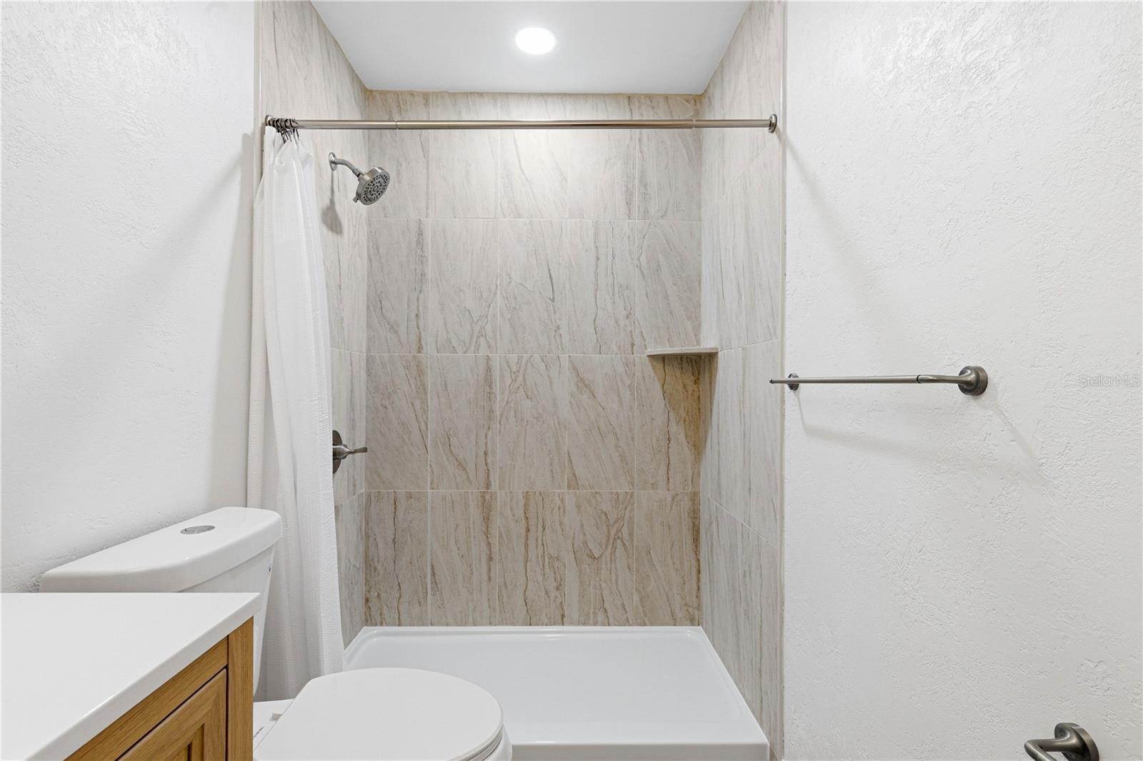 Image 21 of 45 For 2054 Sunset Point Road 35