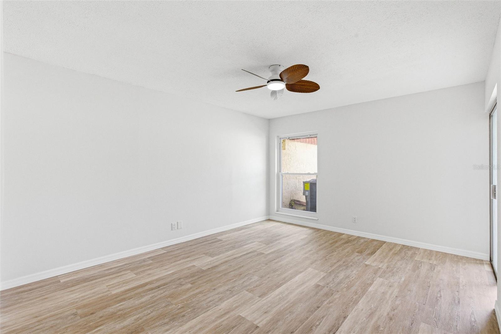 Image 24 of 45 For 2054 Sunset Point Road 35