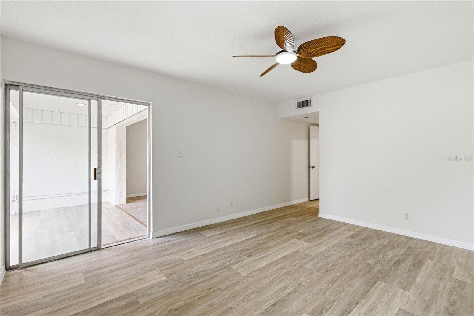 Image 26 of 45 For 2054 Sunset Point Road 35