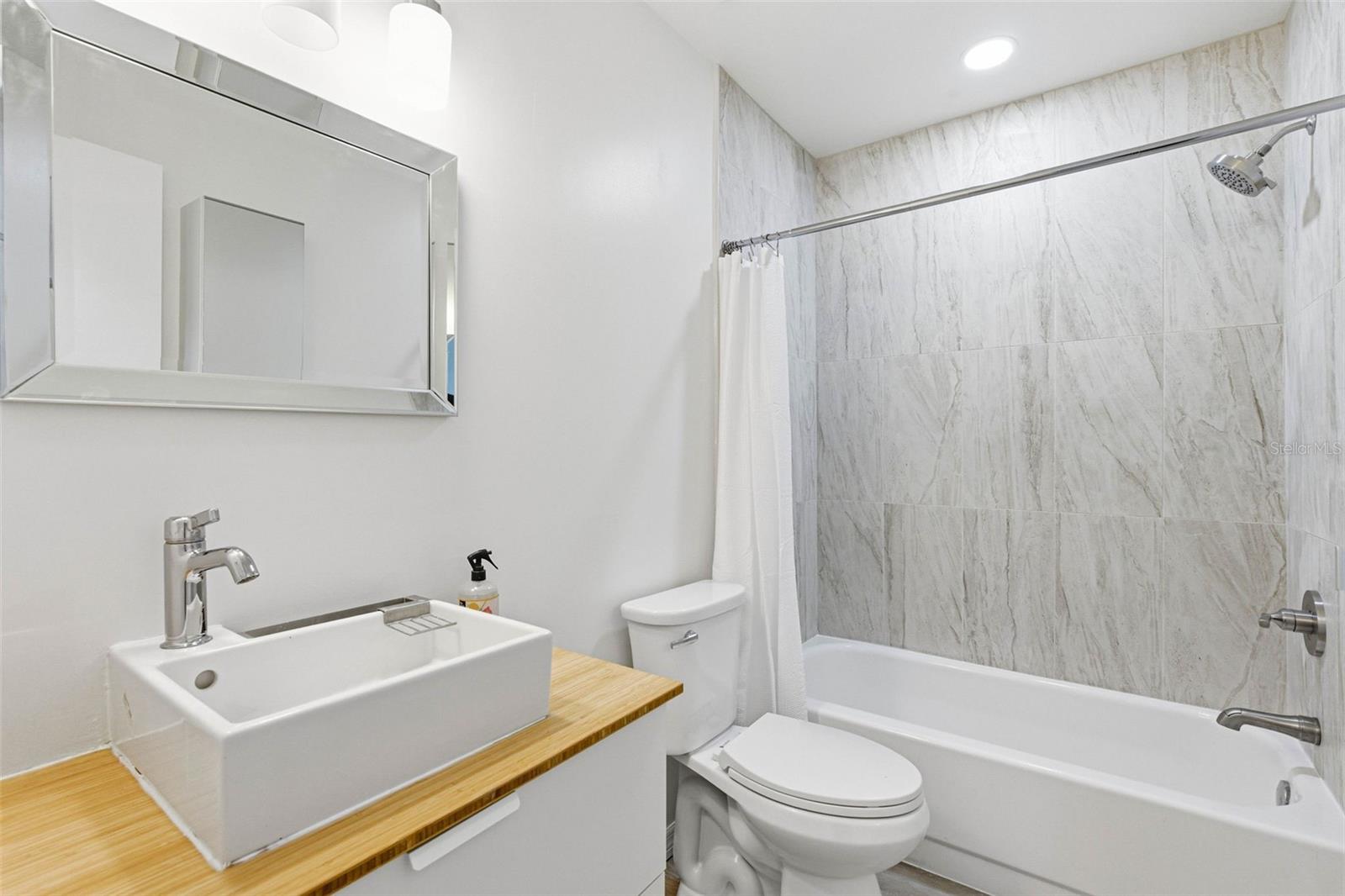 Image 28 of 45 For 2054 Sunset Point Road 35