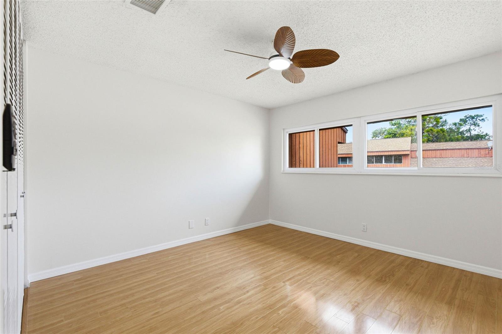 Image 31 of 45 For 2054 Sunset Point Road 35