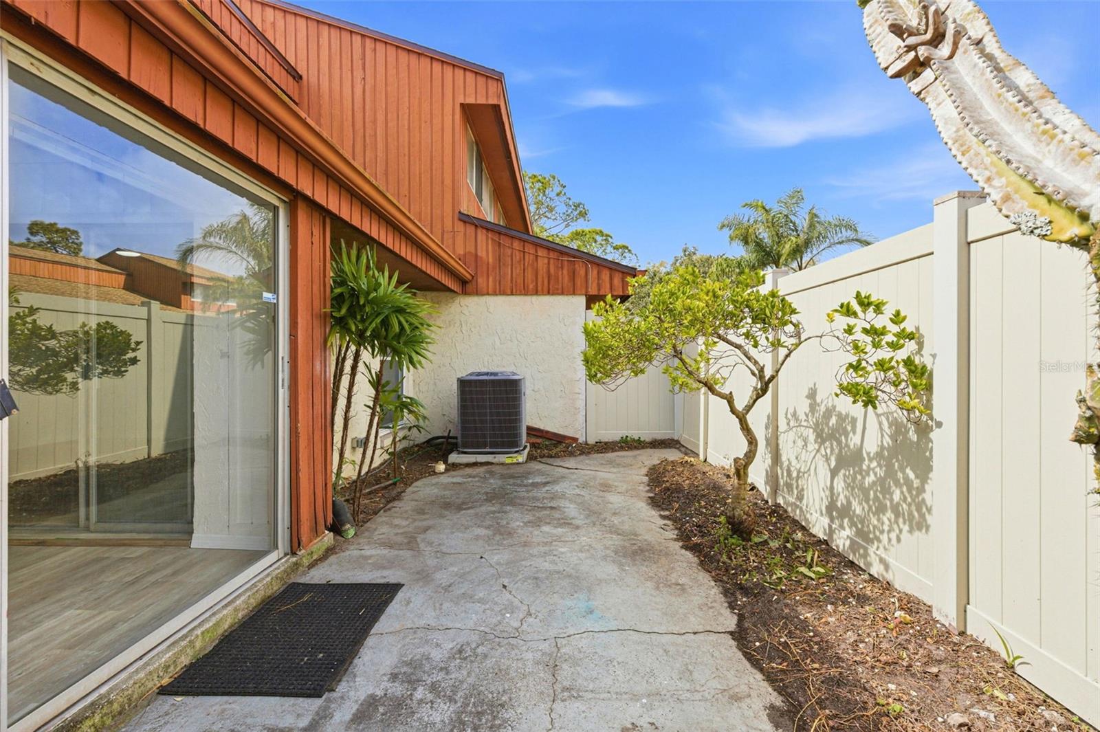 Image 33 of 45 For 2054 Sunset Point Road 35