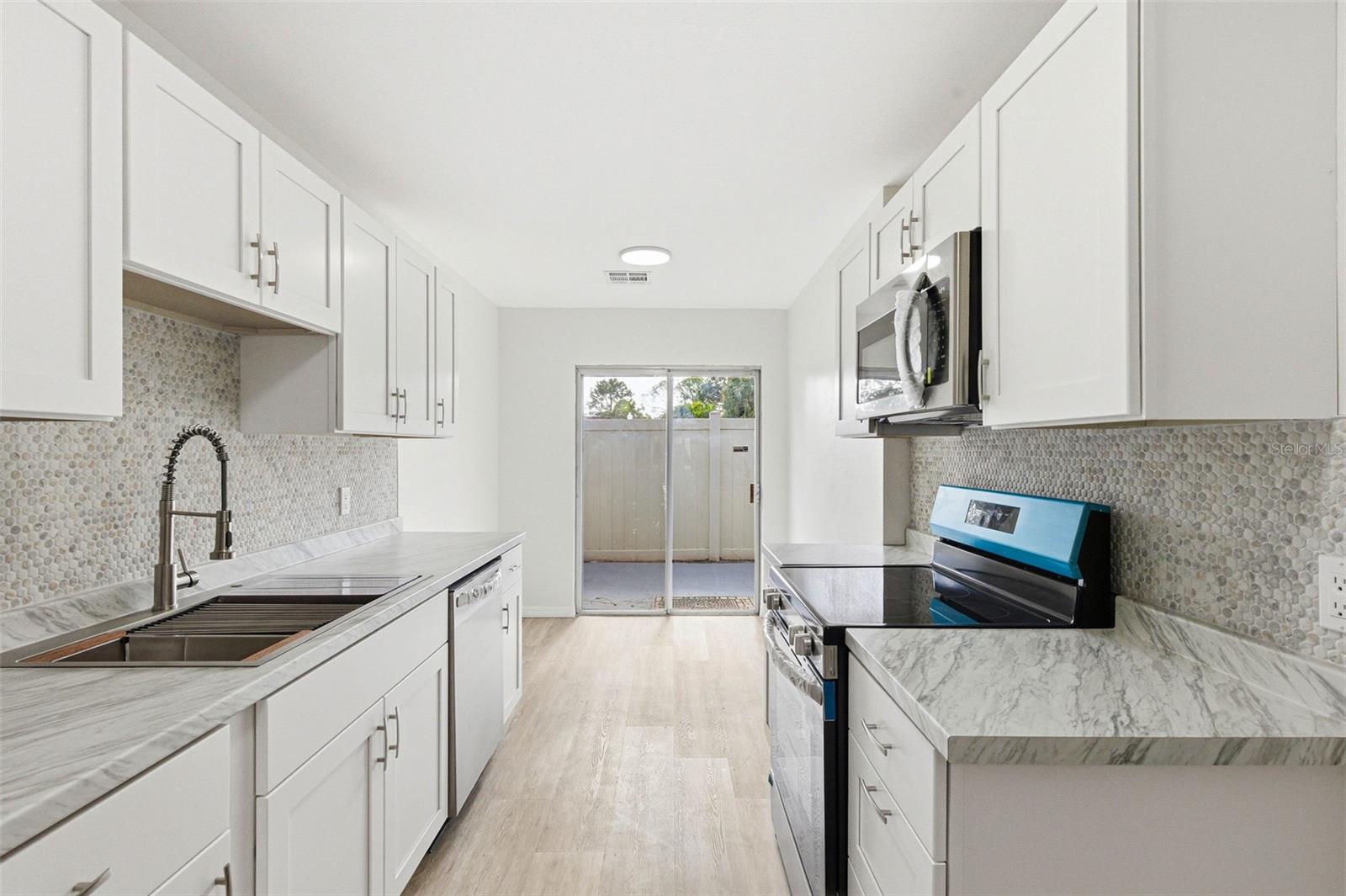 Image 7 of 45 For 2054 Sunset Point Road 35