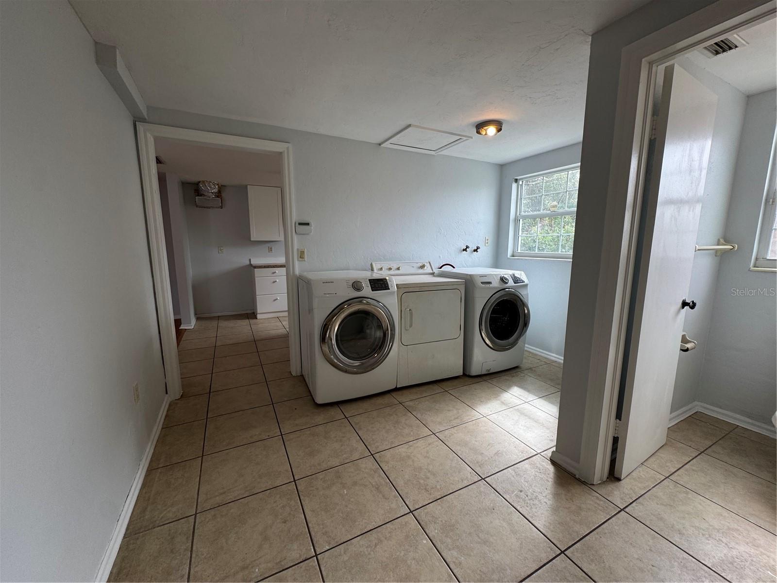 Image 15 of 21 For 3631 Meyer Place