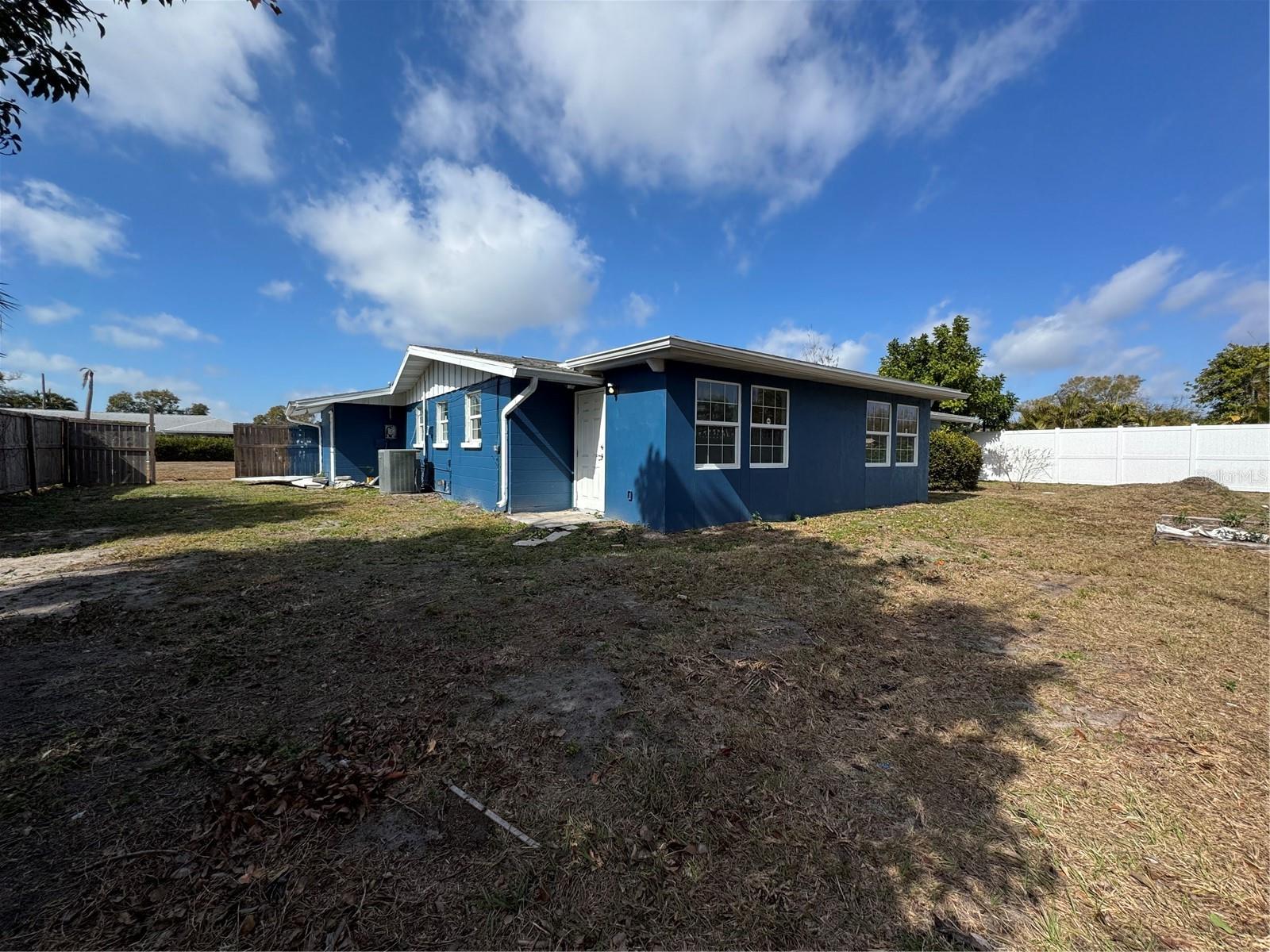 Image 18 of 21 For 3631 Meyer Place