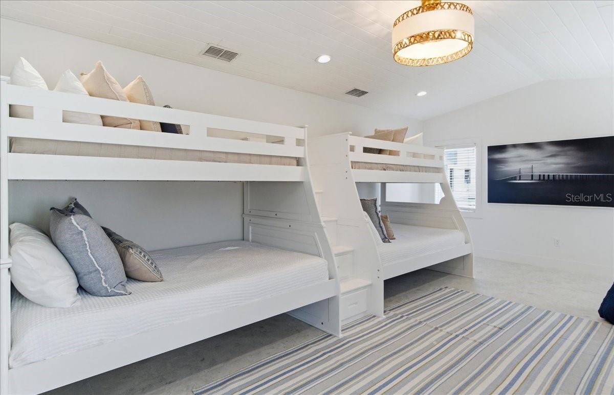 Image 54 of 73 For 102 Tuna Street