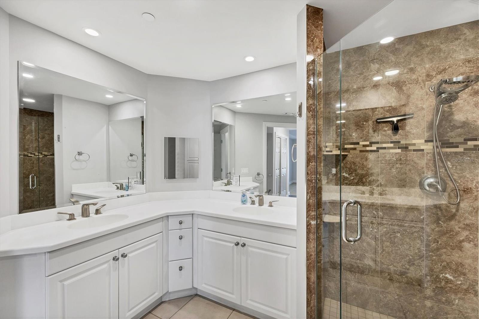 Image 21 of 40 For 8111 Lakewood Main Street 207