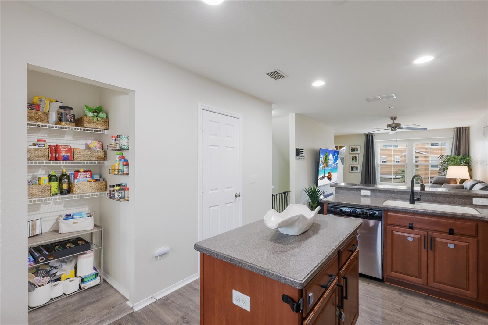 Image 10 of 33 For 8907 White Sage Loop