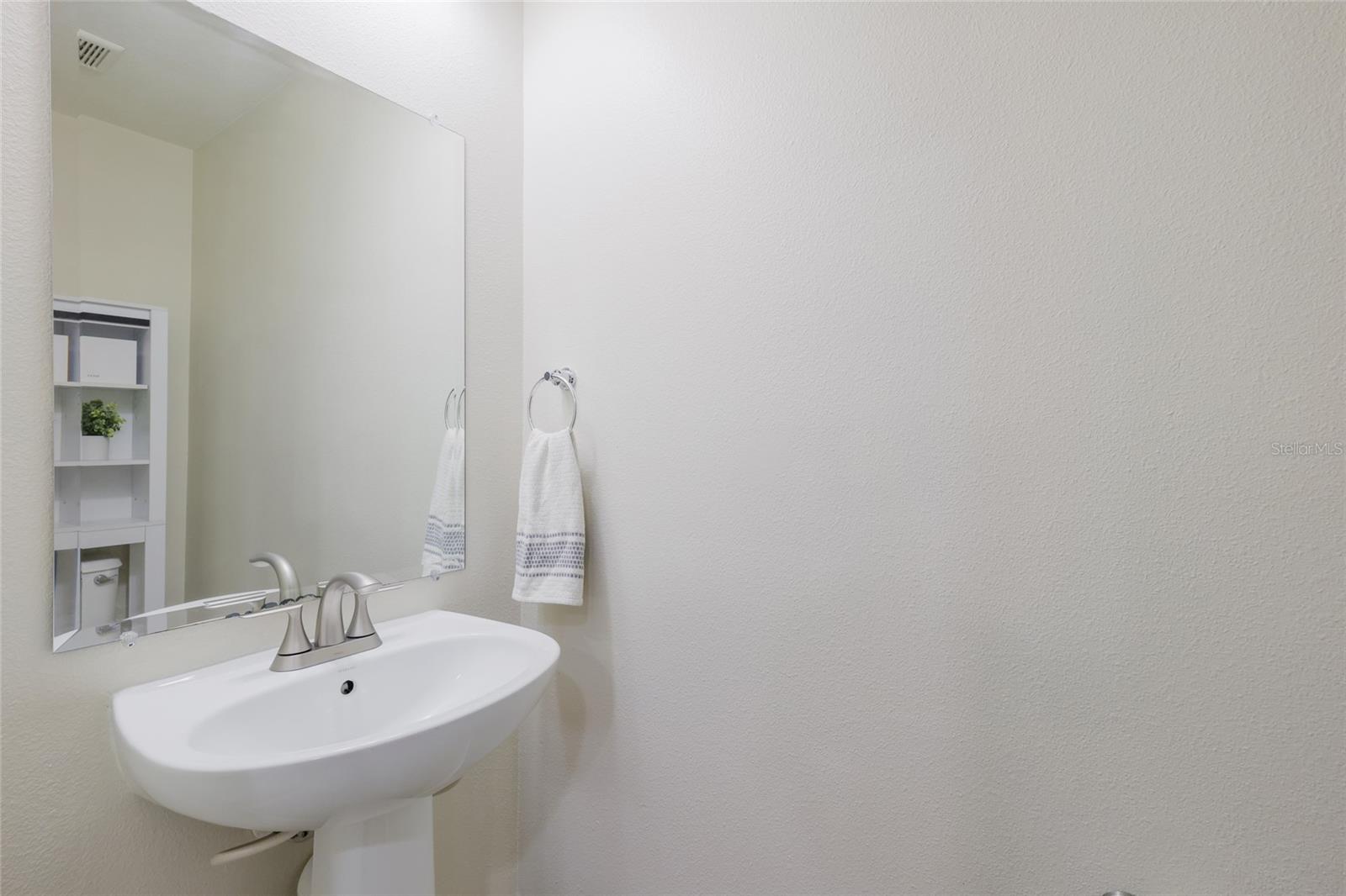 Image 16 of 33 For 8907 White Sage Loop