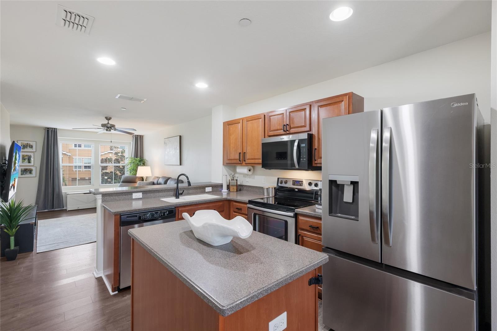 Image 9 of 33 For 8907 White Sage Loop