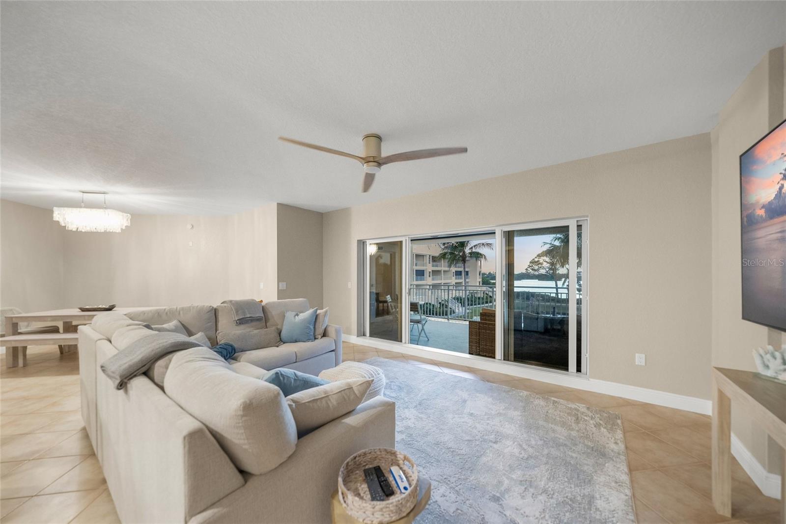 Image 15 of 39 For 14021 Bellagio Way 309