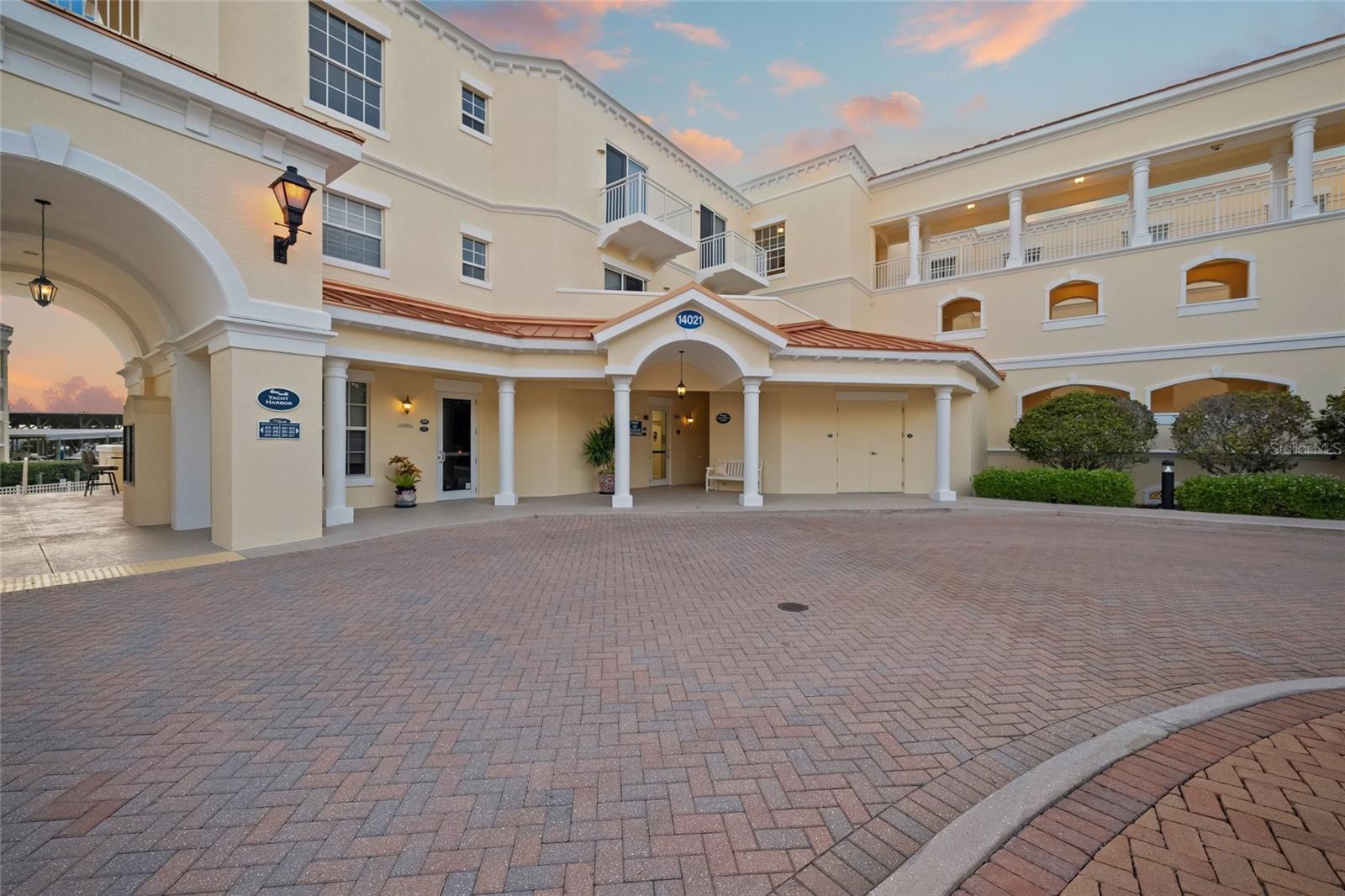 Image 4 of 39 For 14021 Bellagio Way 309