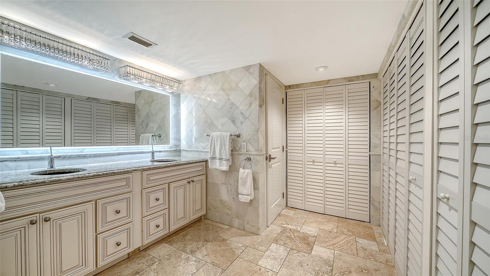 Image 19 of 58 For 2055 Gulf Of Mexico Drive G2-109