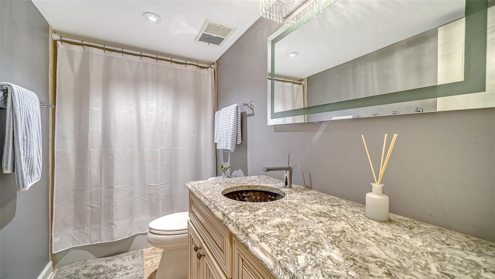 Image 24 of 58 For 2055 Gulf Of Mexico Drive G2-109