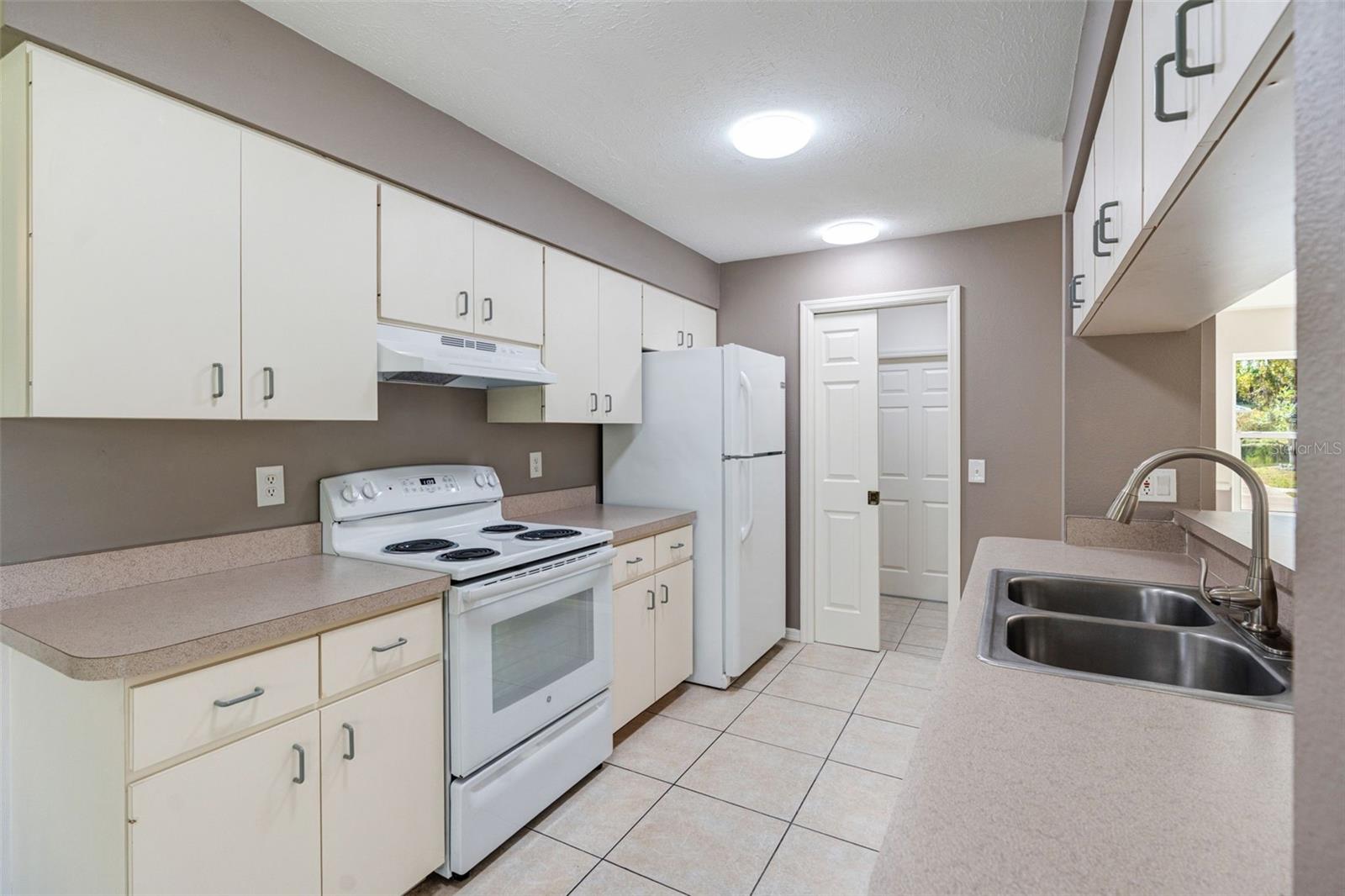 Image 14 of 41 For 2105 Cork Oak Street