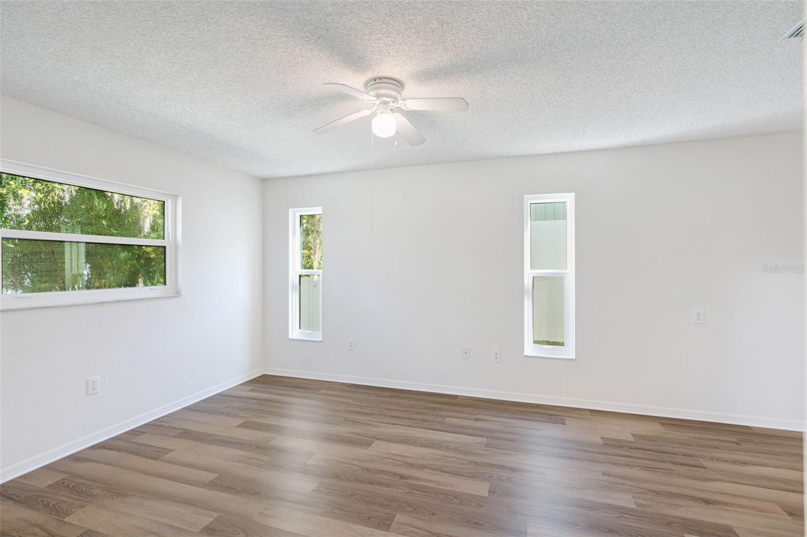 Image 19 of 41 For 2105 Cork Oak Street