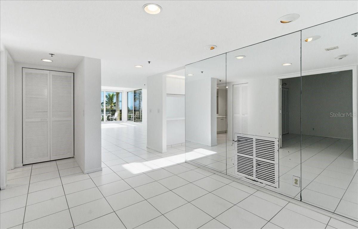 Image 10 of 49 For 1065 Gulf Of Mexico Drive 305