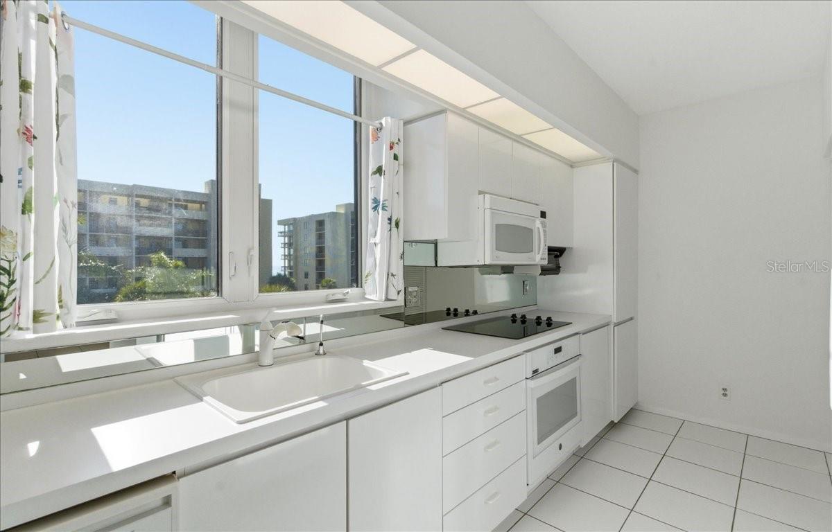 Image 17 of 49 For 1065 Gulf Of Mexico Drive 305