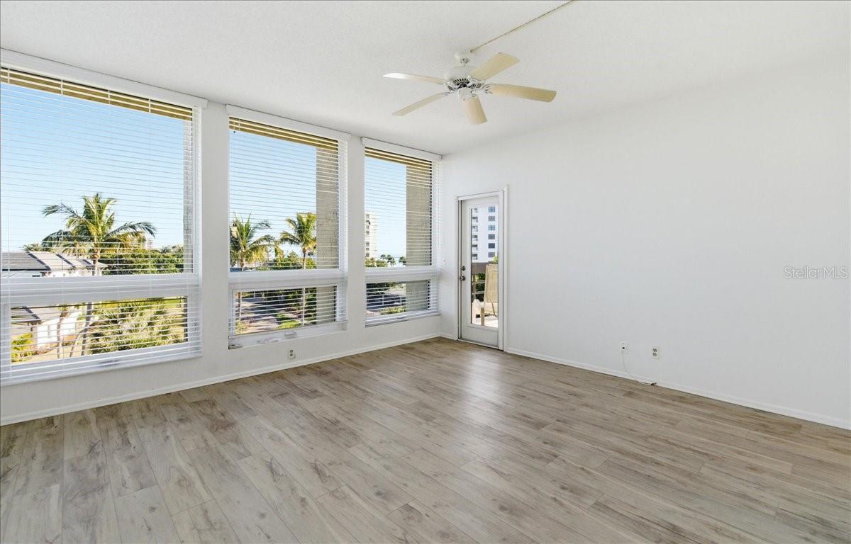 Image 21 of 49 For 1065 Gulf Of Mexico Drive 305