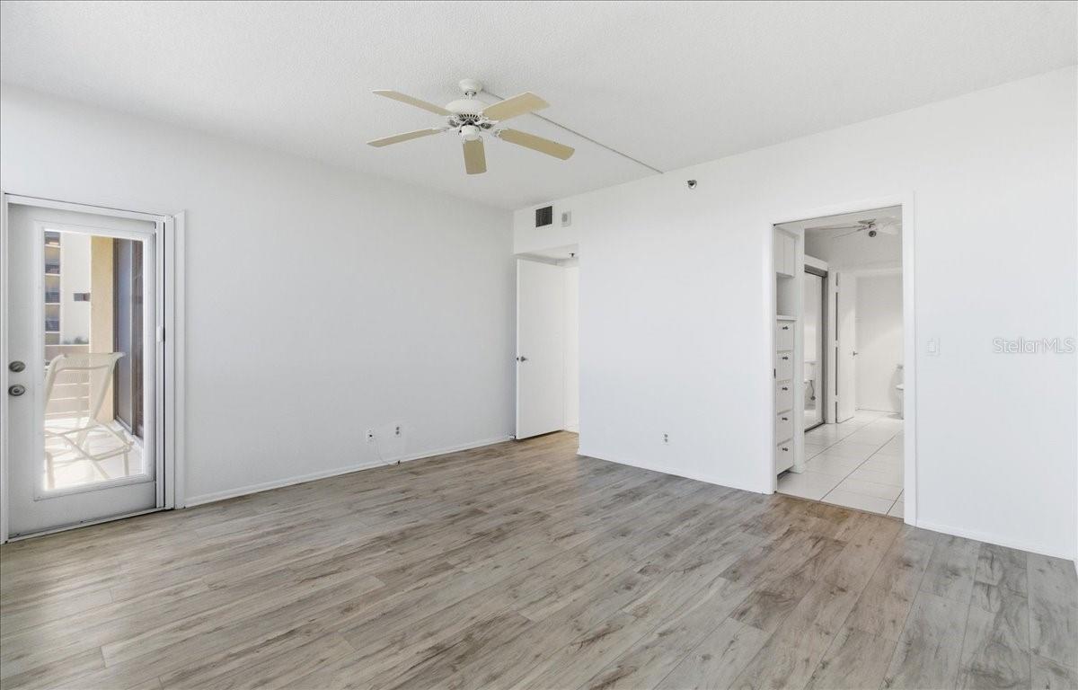 Image 22 of 49 For 1065 Gulf Of Mexico Drive 305