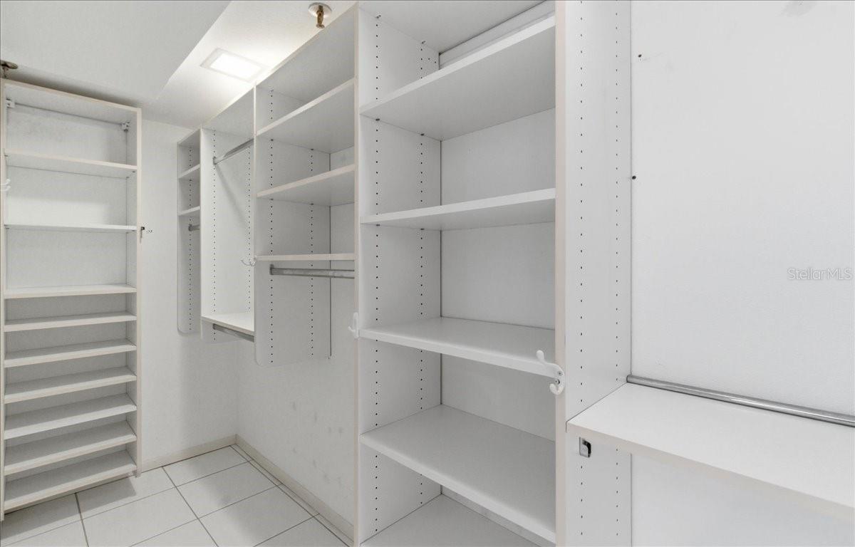 Image 26 of 49 For 1065 Gulf Of Mexico Drive 305