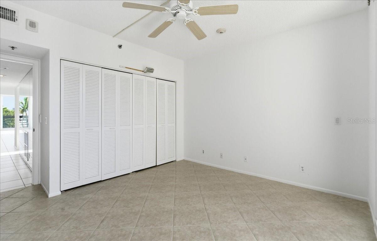 Image 29 of 49 For 1065 Gulf Of Mexico Drive 305