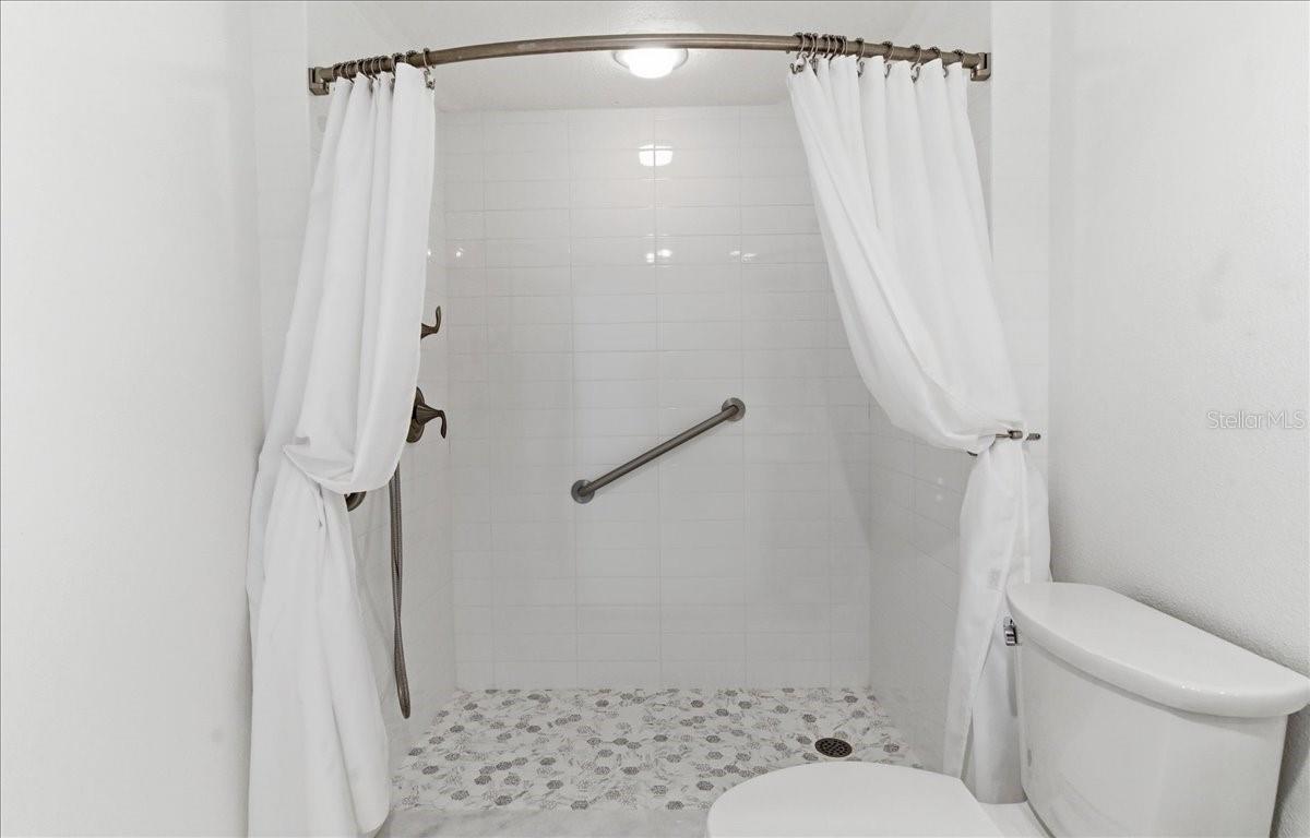 Image 32 of 49 For 1065 Gulf Of Mexico Drive 305