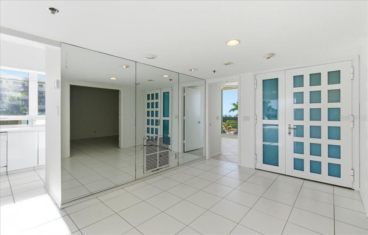 Image 9 of 49 For 1065 Gulf Of Mexico Drive 305