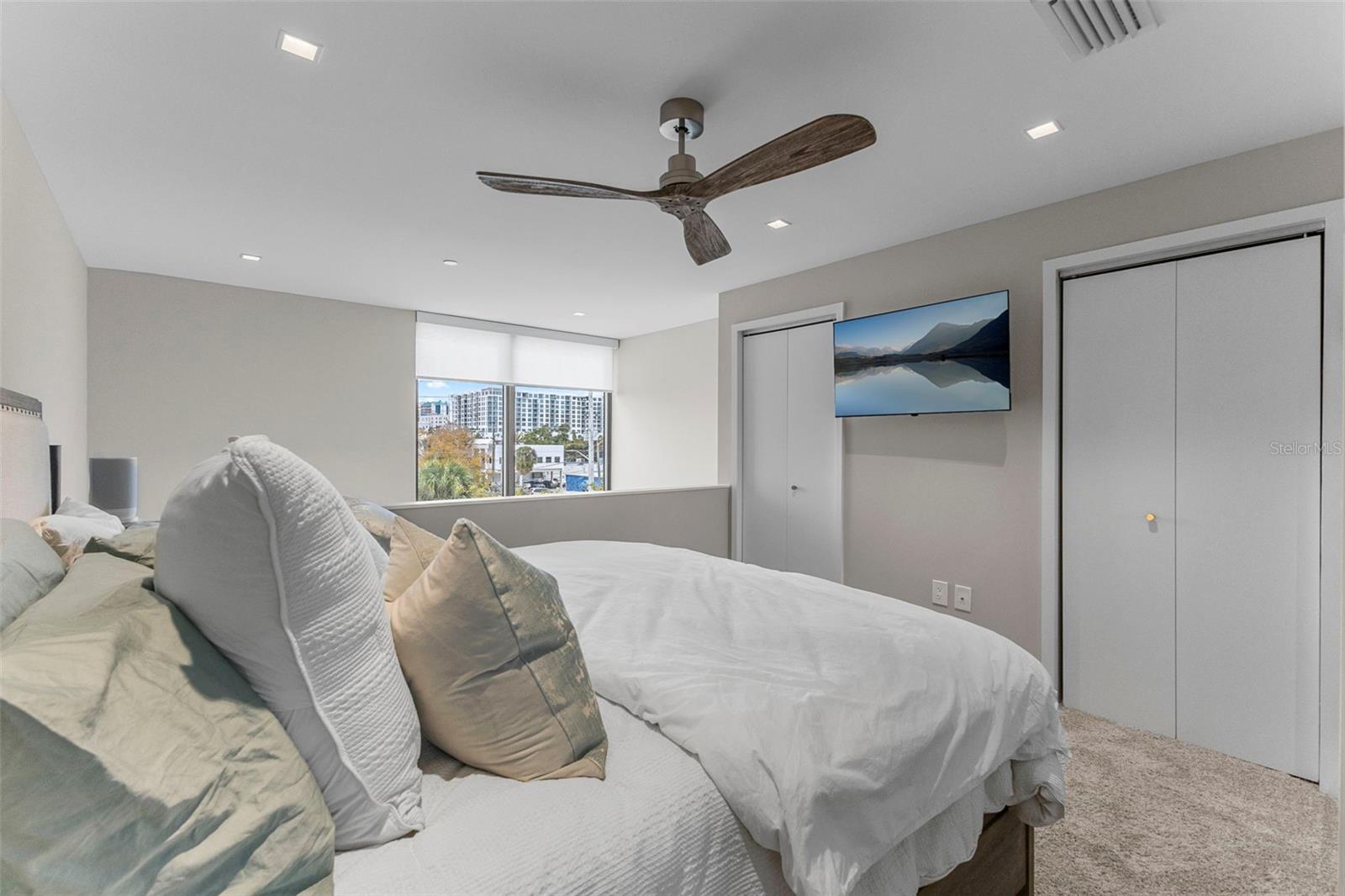 Image 17 of 36 For 1558 4th St  212