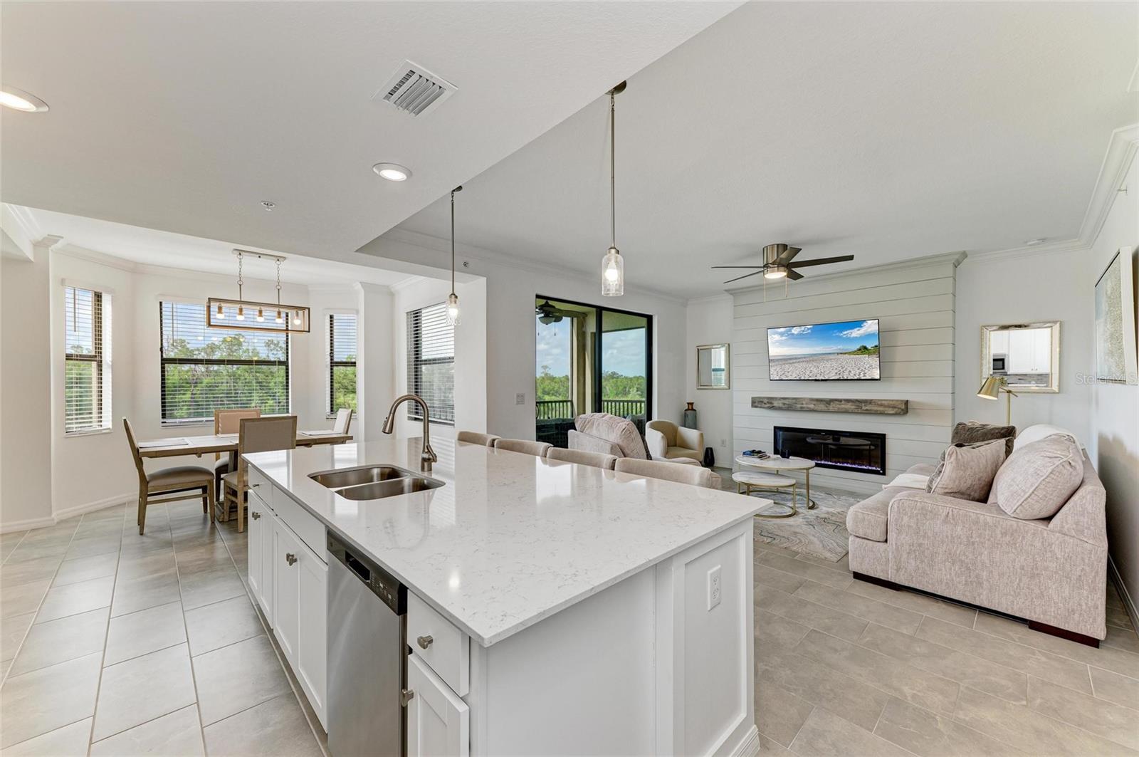 Image 17 of 65 For 18114 Gawthrop Drive 306